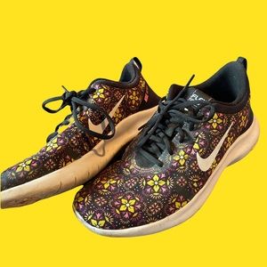Size 8 Nike Flex Shoes